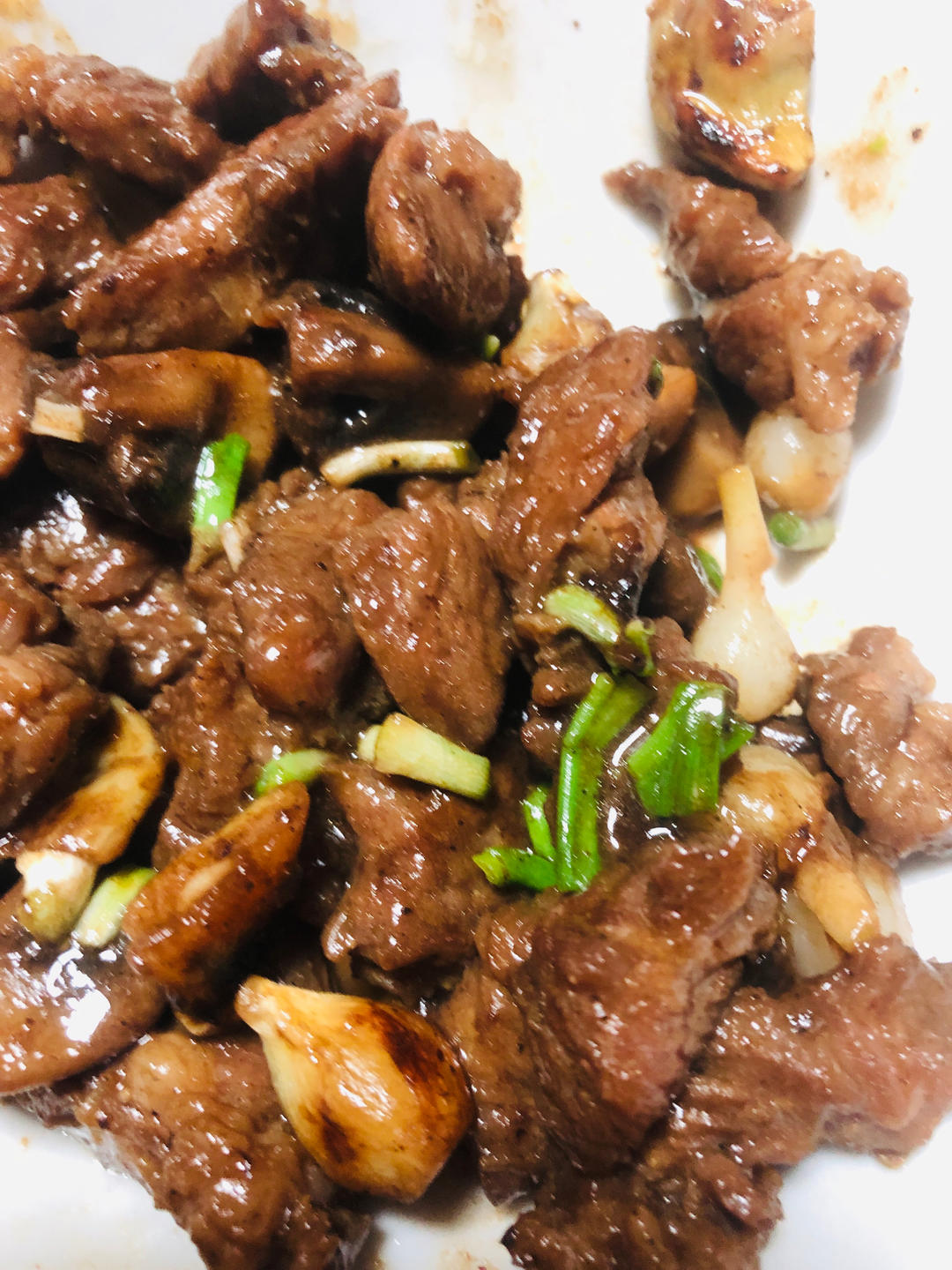 黑椒牛肉粒炒口蘑