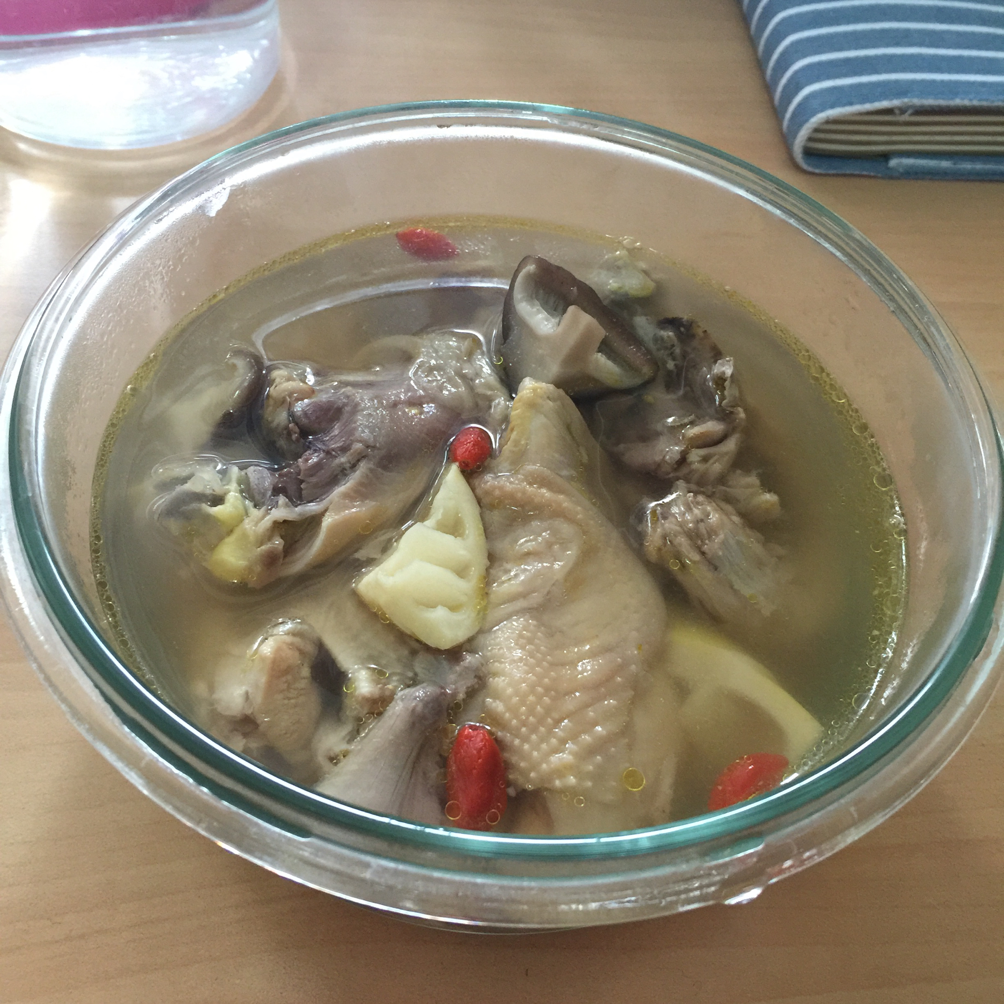 香菇春笋煲鸡汤