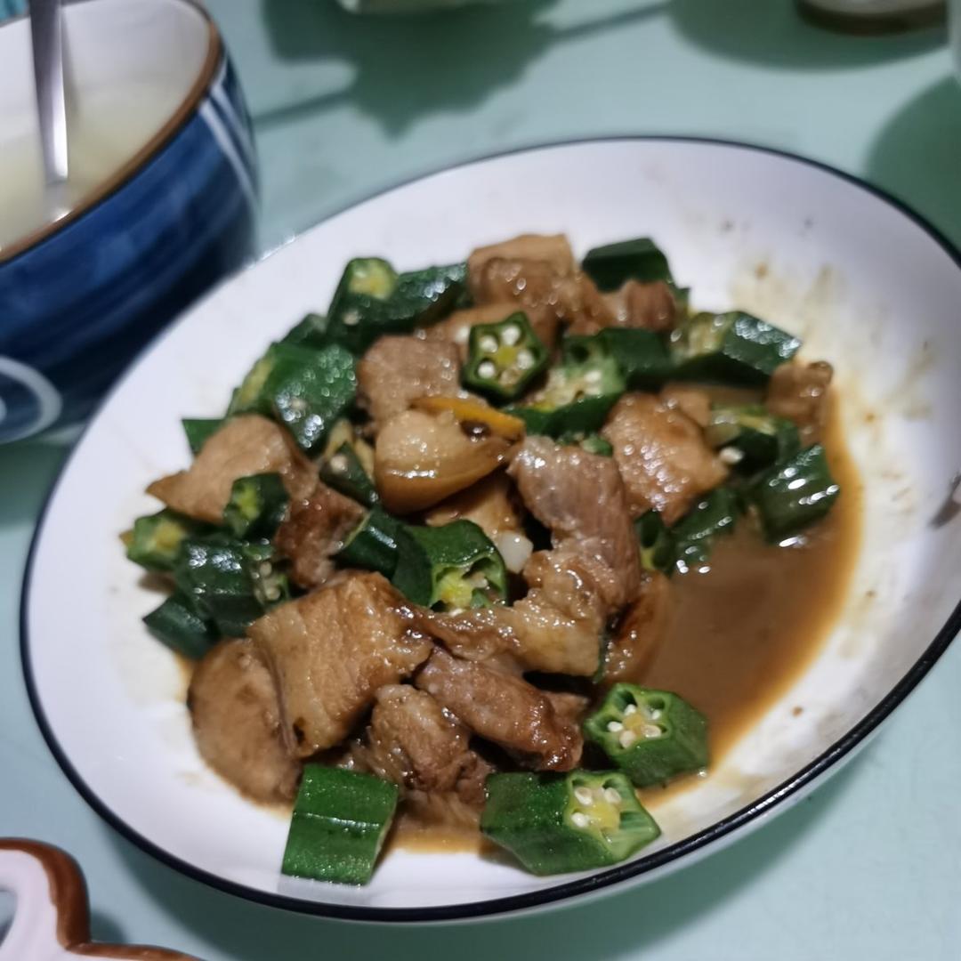 超级下饭的秋葵小炒肉