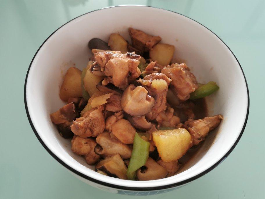 超级下饭土豆香菇炖鸡腿