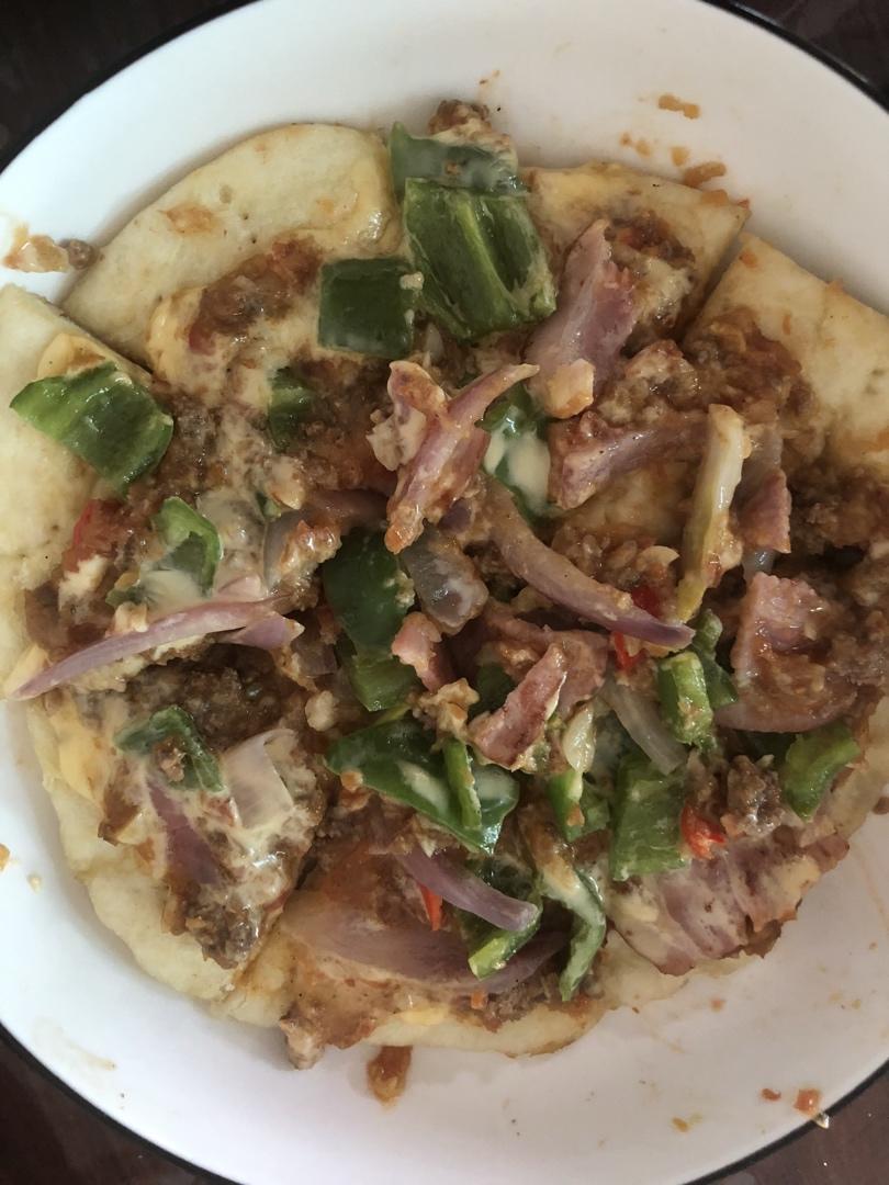 平底锅脆底香肠披萨