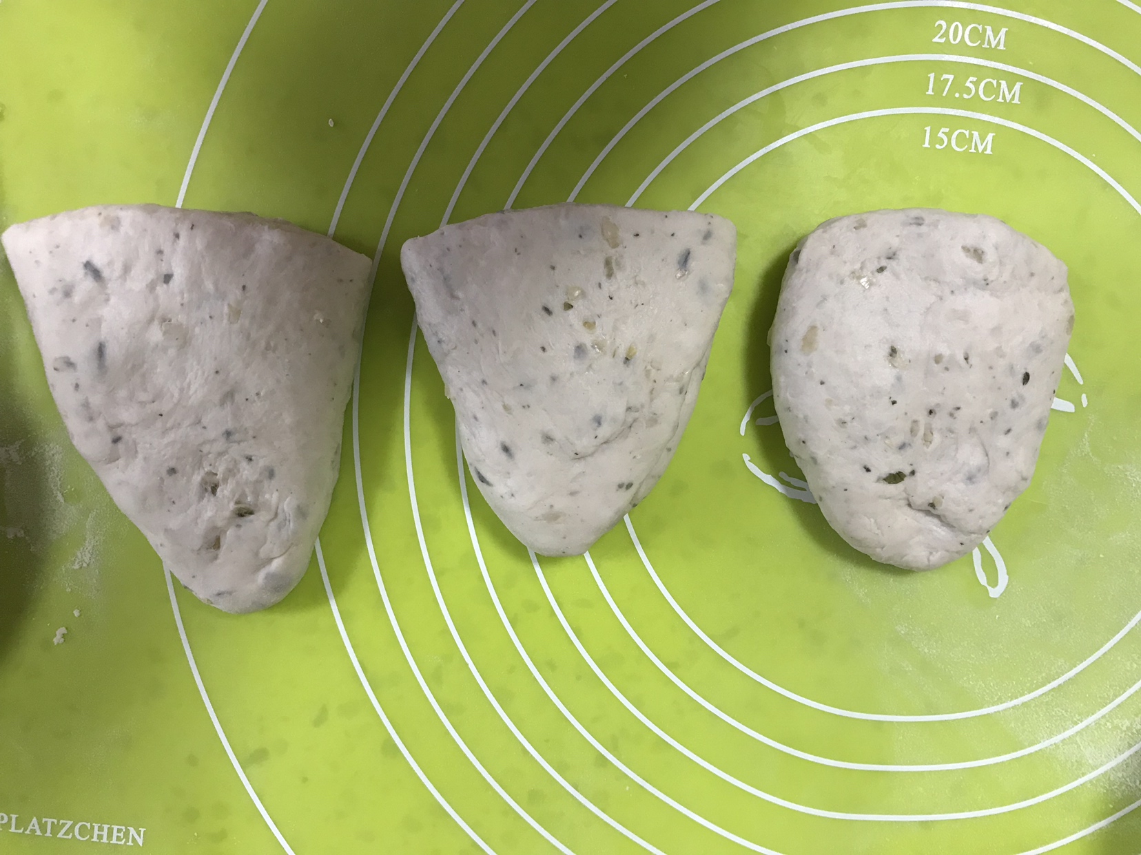 三角小餐包（燕麦南瓜籽脆皮咸味，告别甜腻，蒸汽烤，皮超好吃！）的做法 步骤6