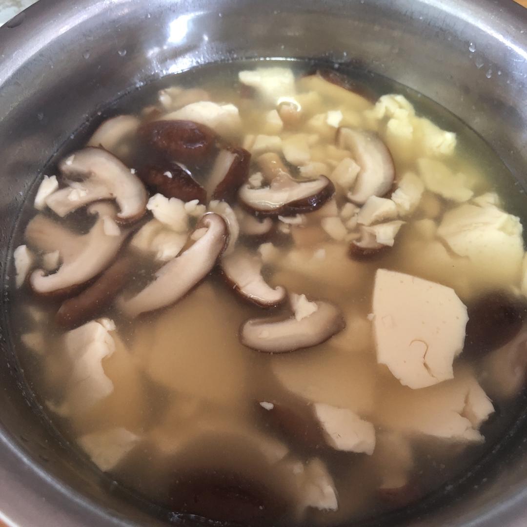 青菜豆腐香菇汤