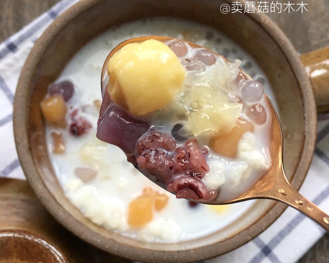 糯耳芋圆莲子红豆四米(紫米、薏米、燕麦米、西米)甜汤