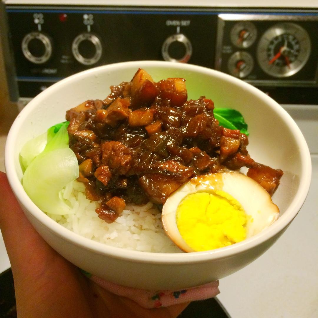 洋葱酥卤肉饭