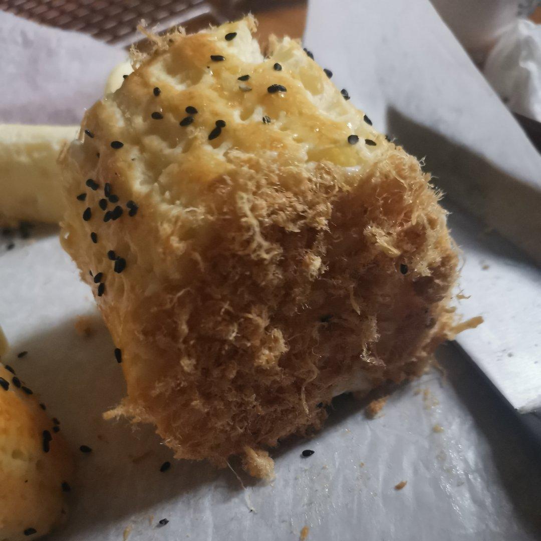 美味的肉松面包卷