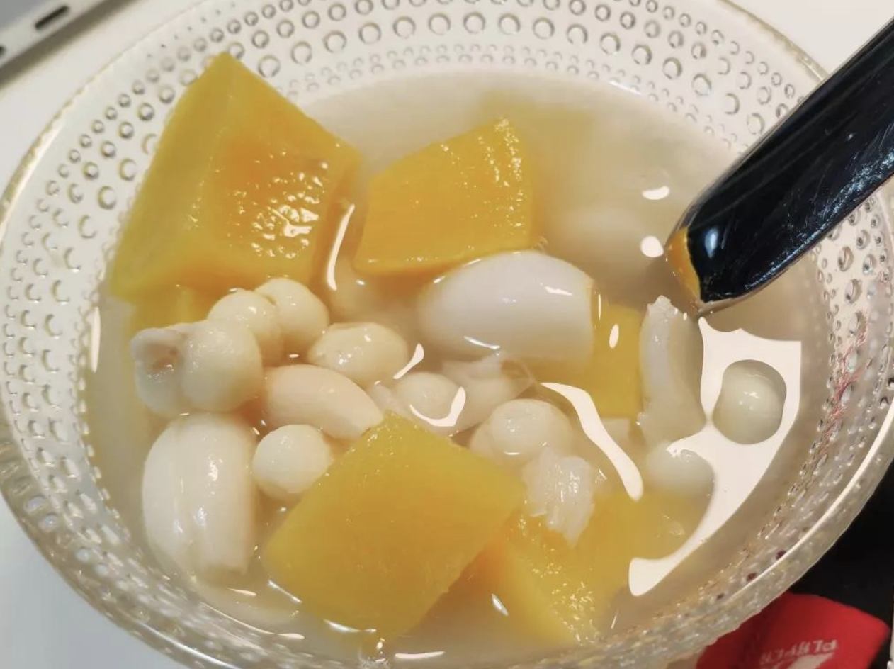 芡实（鸡头米）百合黄桃甜水的做法