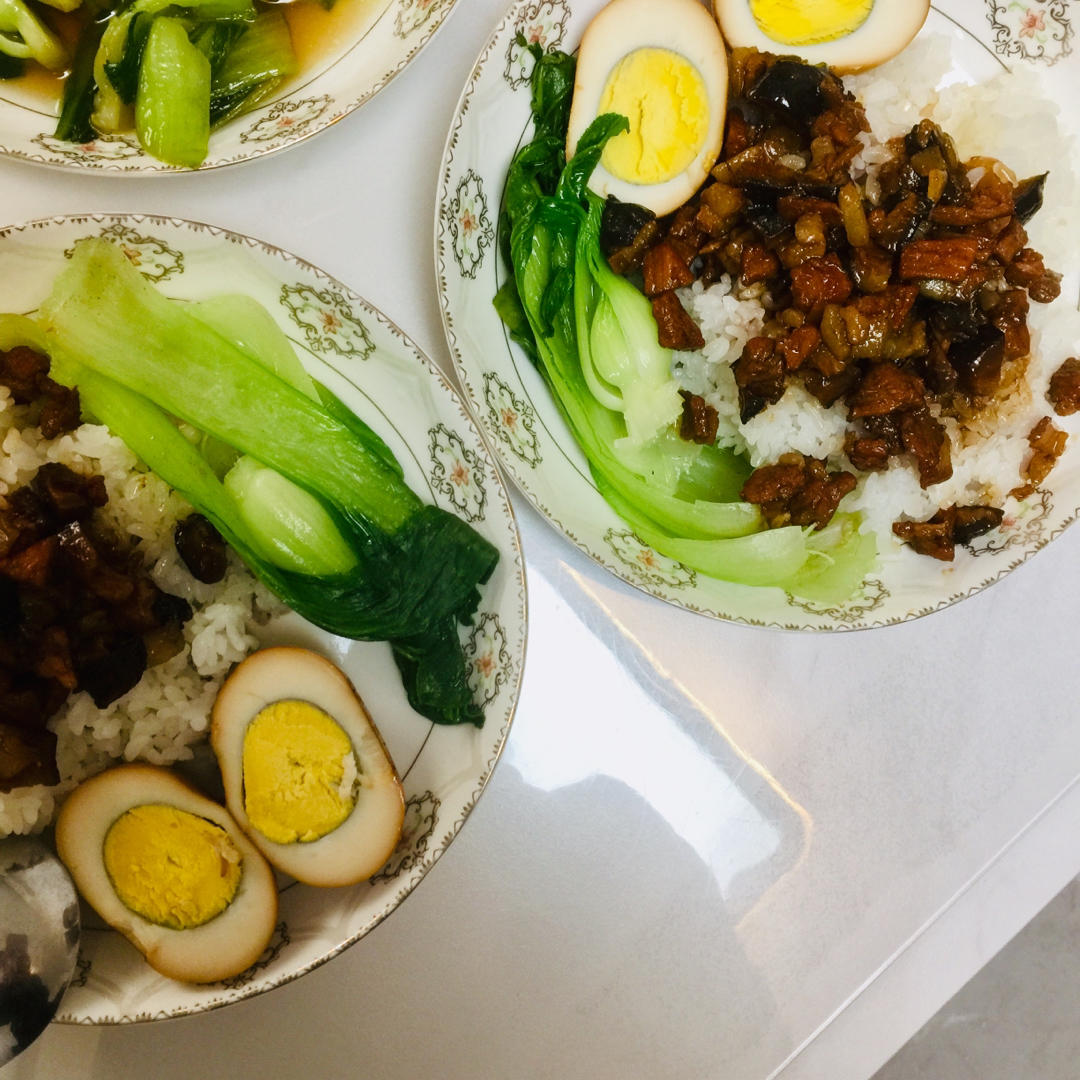 洋葱酥卤肉饭