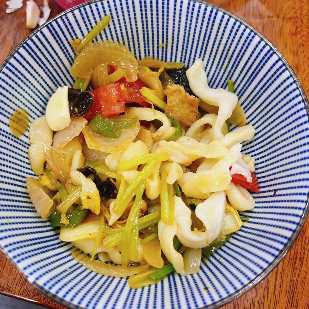 新疆过油肉拌面