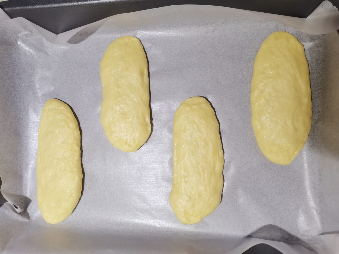 无需厨师机~免手揉香喷喷的香肠面包的做法 步骤11