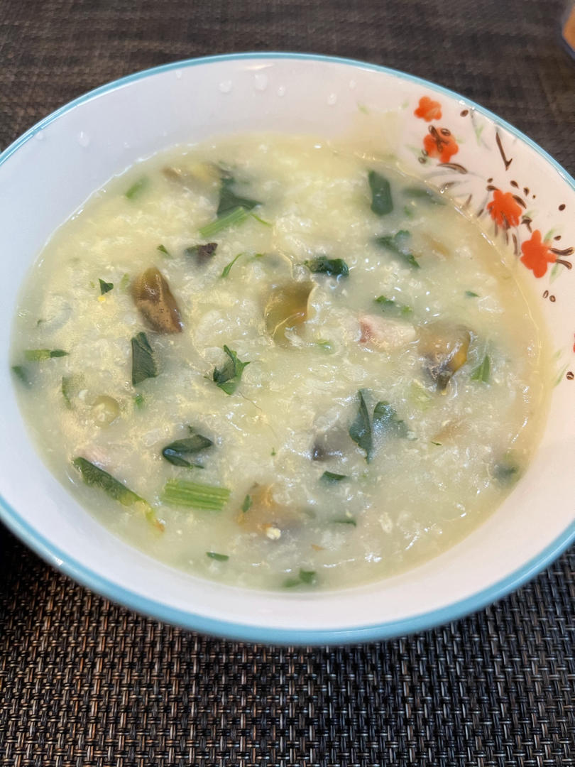 妈妈👩教我做的皮蛋瘦肉粥🥣简单快捷美味😋