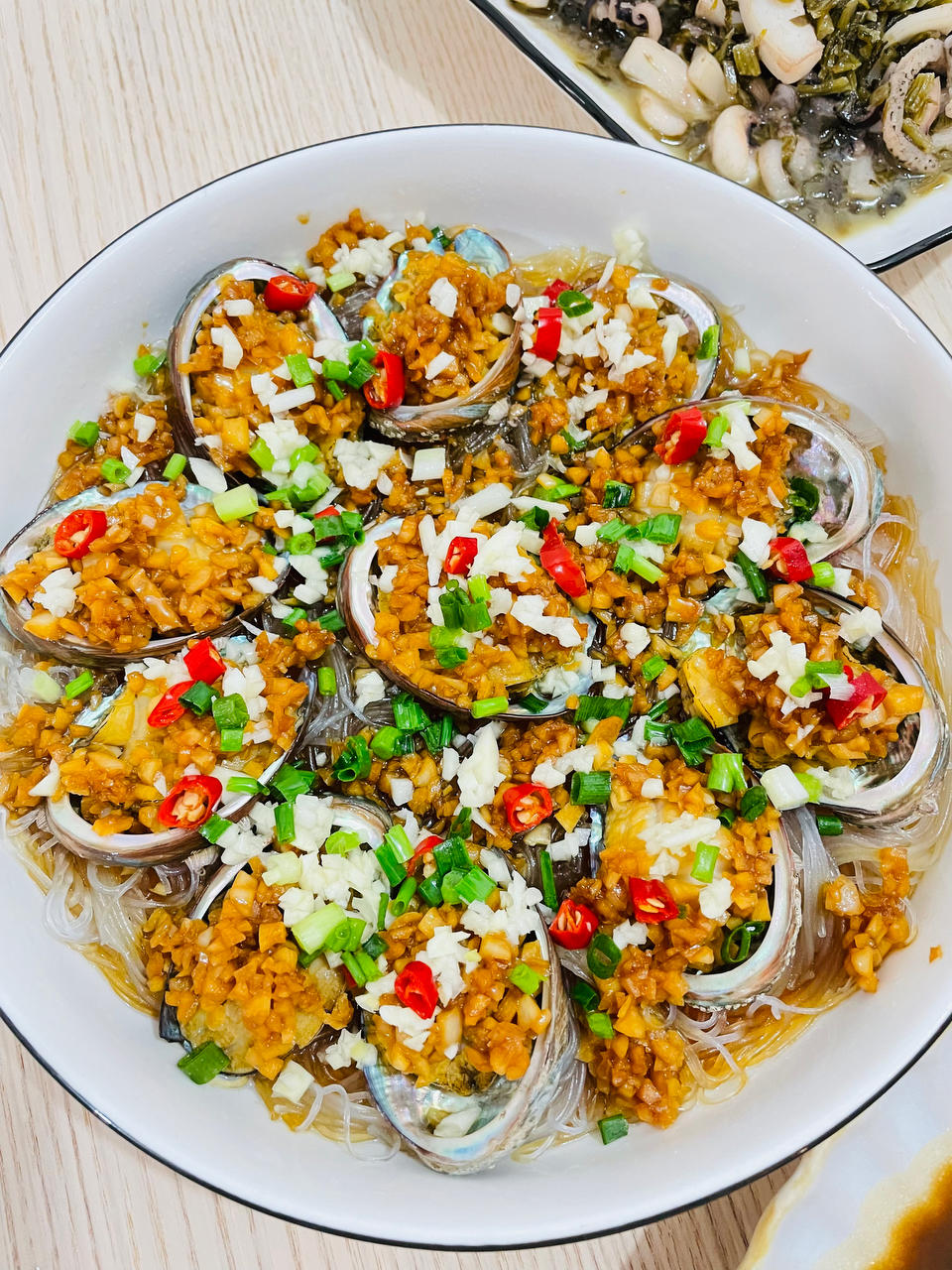 蒜蓉粉丝蒸鲍鱼