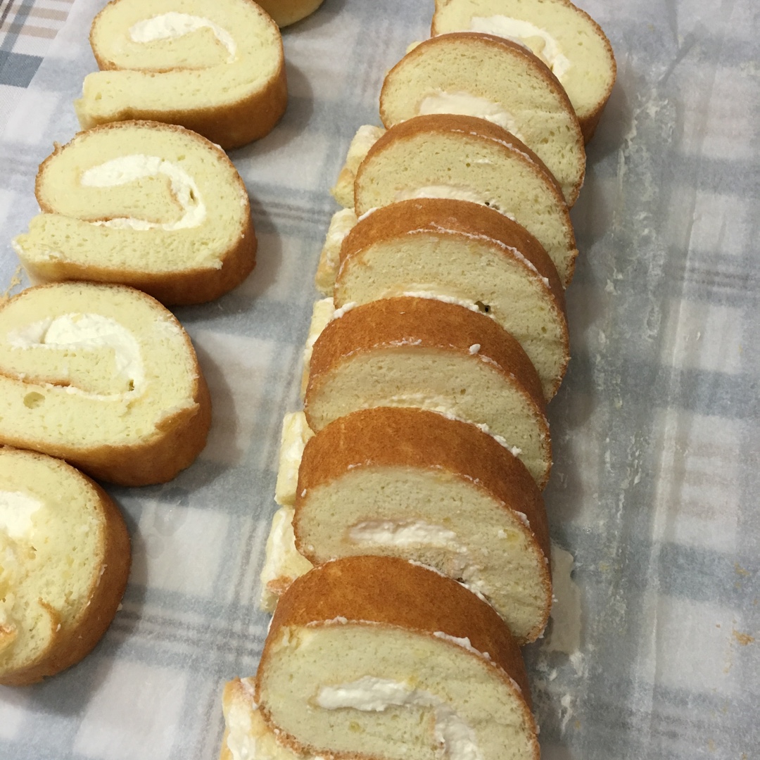 戚风奶油蛋糕卷