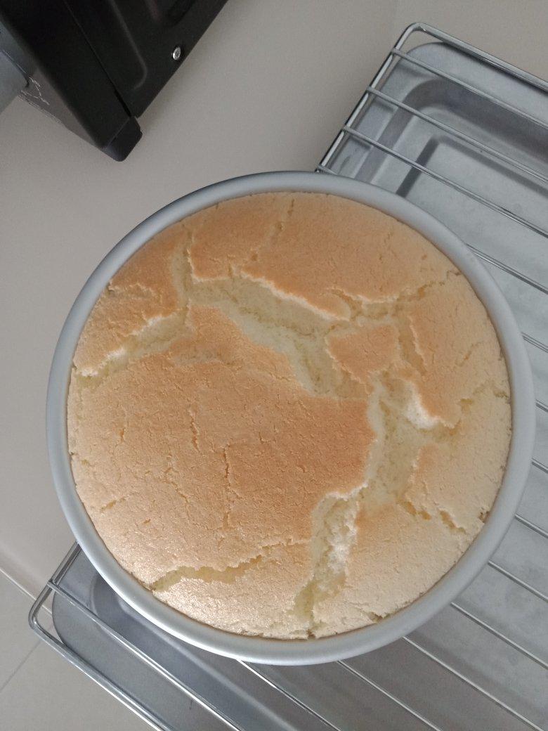 视频【软到捏不住的戚风蛋糕】新手必学，不再被气疯！