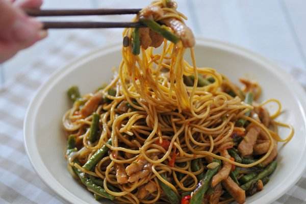 来自北方餐桌上的暴击——豆角焖面的做法