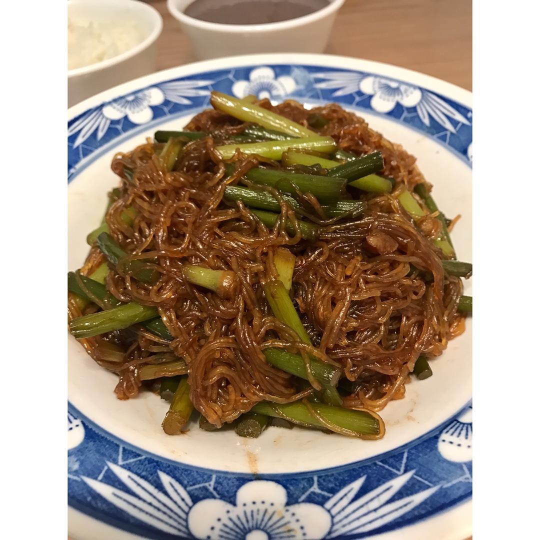 红烧肉焖蒜薹