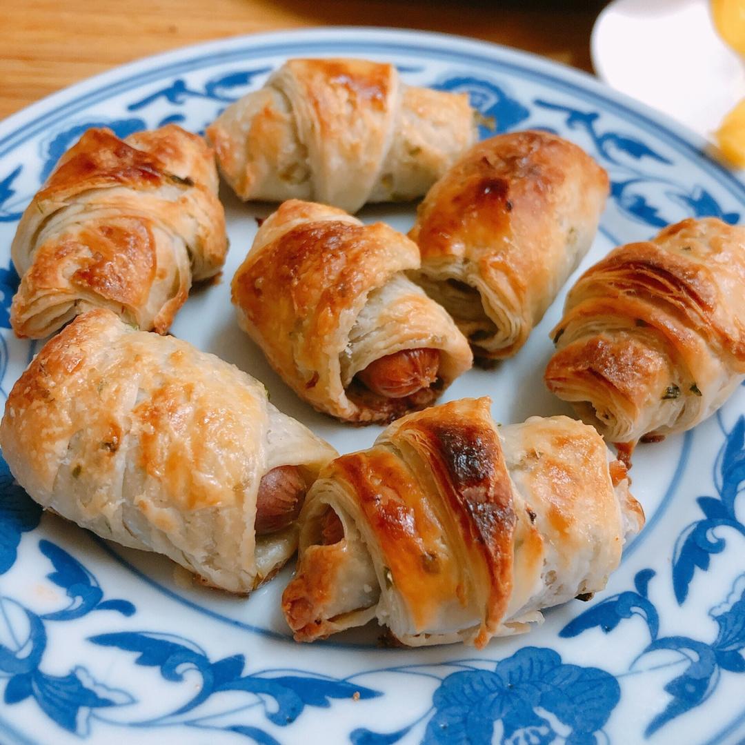 香肠酥皮卷：手抓饼皮还能这样吃，不用和面快速搞定早餐