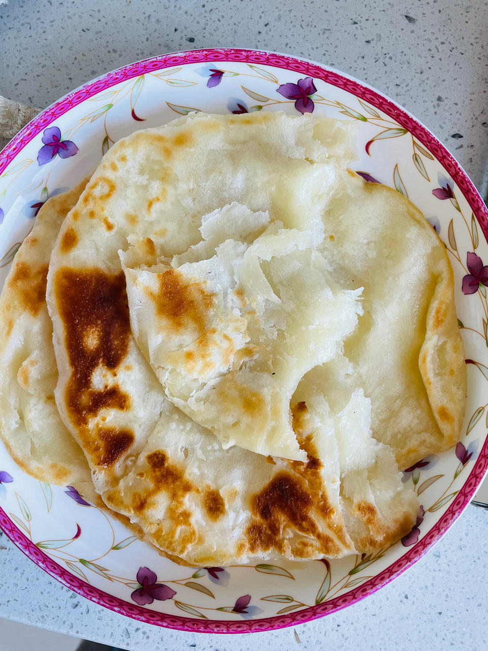 烙饼不硬的小窍门 掌握了你也能看出柔软多层凉了不硬的小油饼