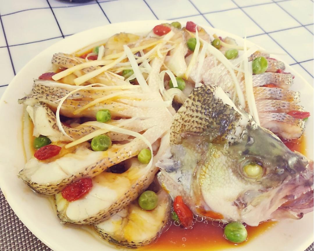 宝宝成长必备辅食系列！高蛋白宜脾胃之清蒸鲈鱼 蒸鱼（一岁以上婴幼儿辅食）补钙易吸收的做法