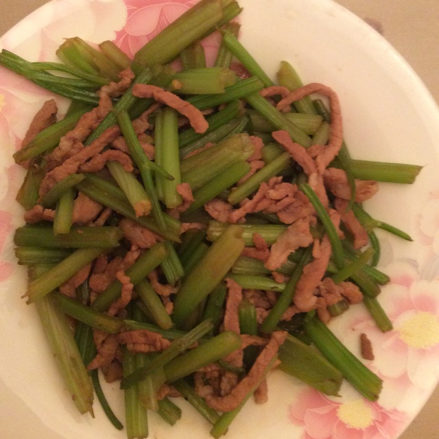 芹菜炒肉