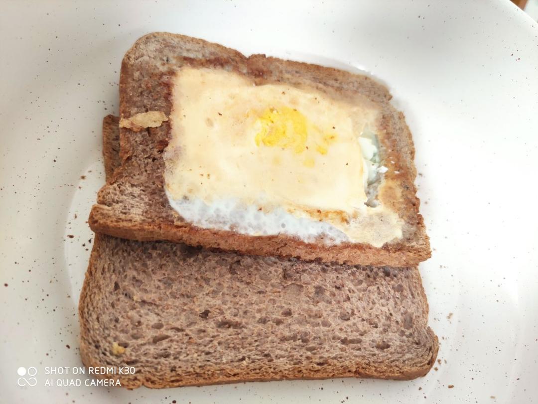 鸡蛋吐司