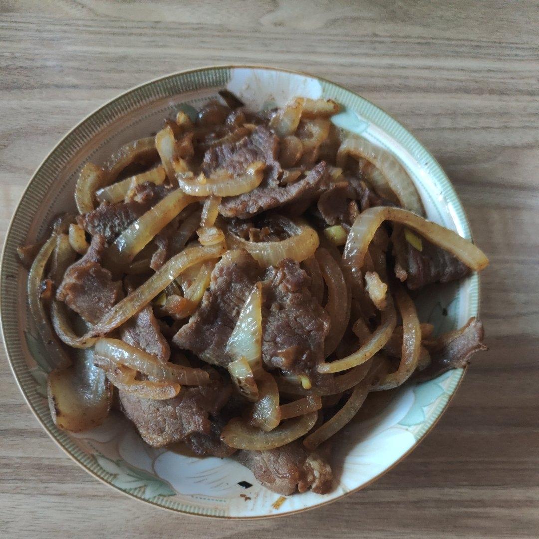 洋葱炒牛肉片