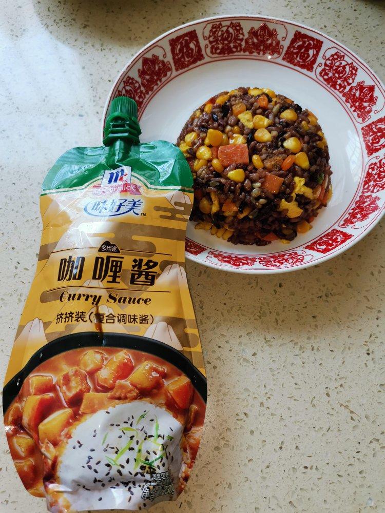 被小朋友翻牌率较高的时蔬咖喱蛋炒饭[味好美咖喱酱]