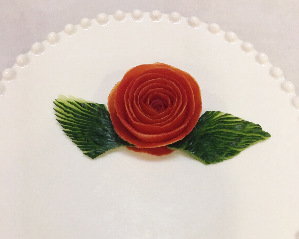 西红柿雕刻花简单做法图片