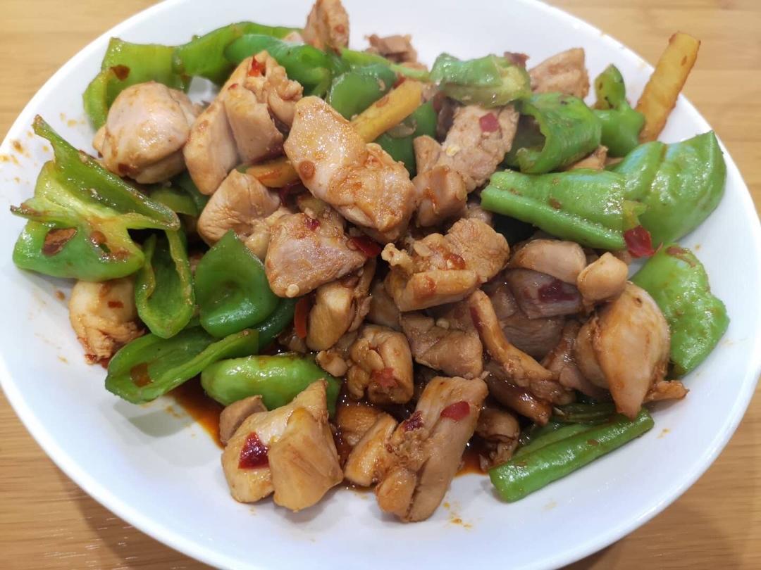 小炒鸡肉～青椒