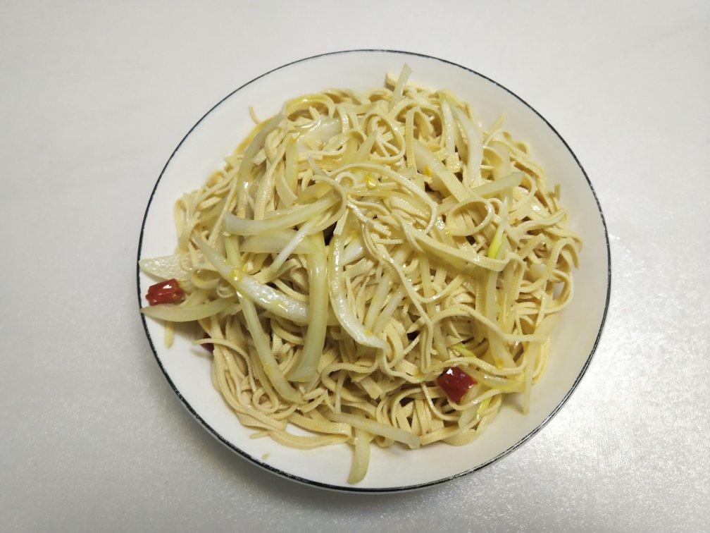洋葱拌干豆腐丝