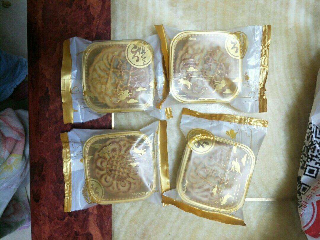 广式月饼－－蛋黄豆沙月饼