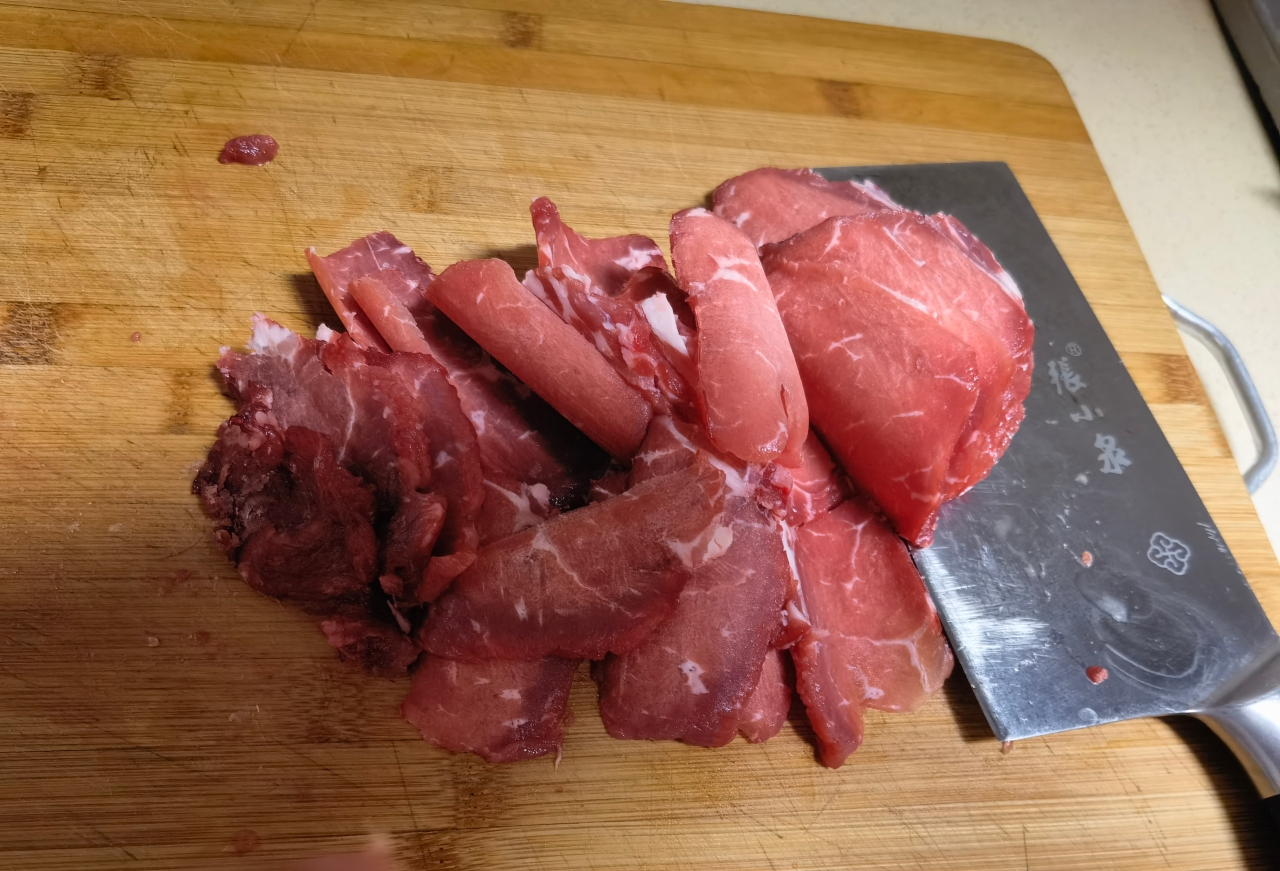 嫩牛肉腌制的做法 步骤1