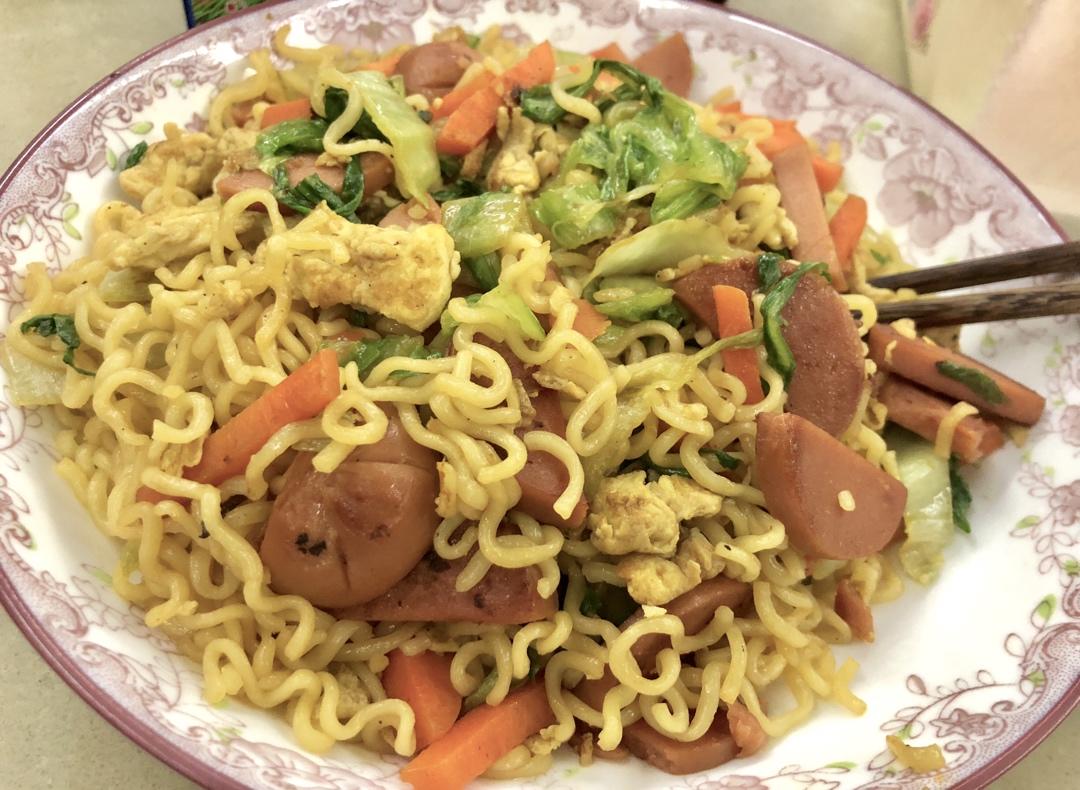 路边摊风味炒方便面