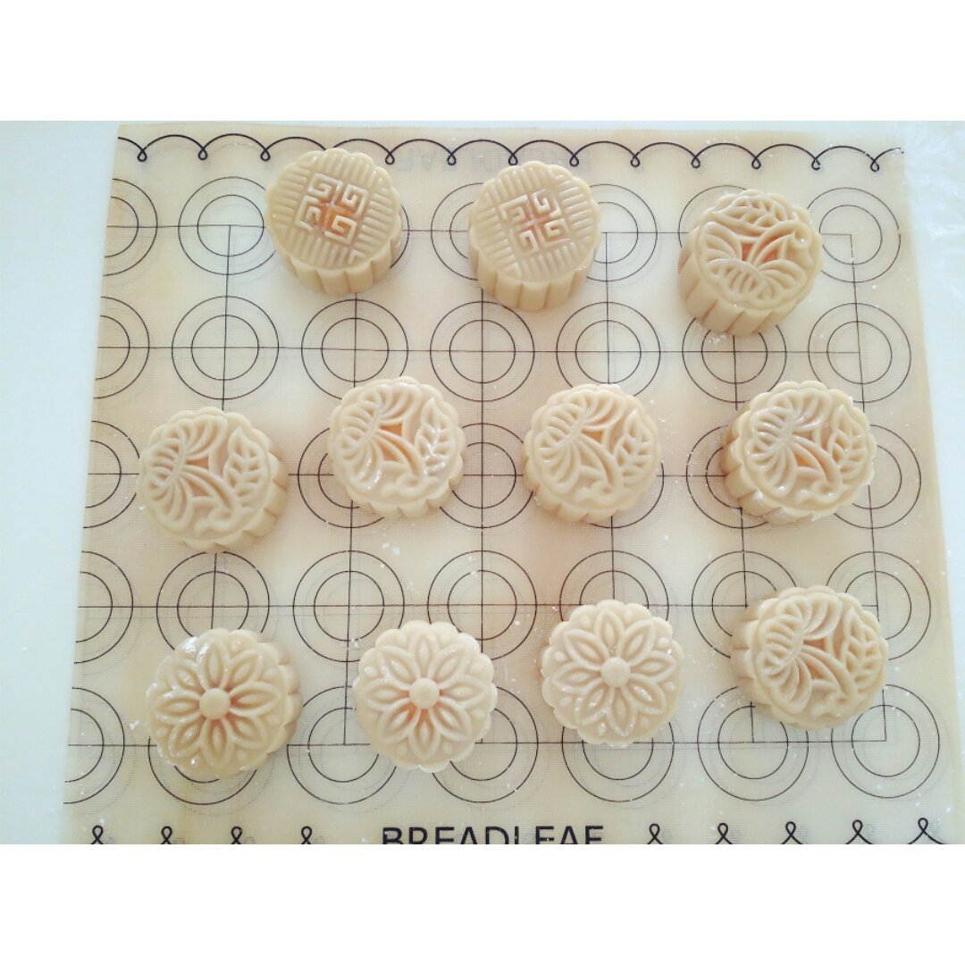 广式月饼—蛋黄莲蓉月饼