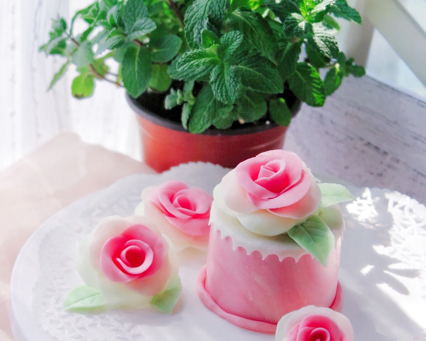 送给自己的小美好，玫瑰花装饰巧克力蛋糕的做法
