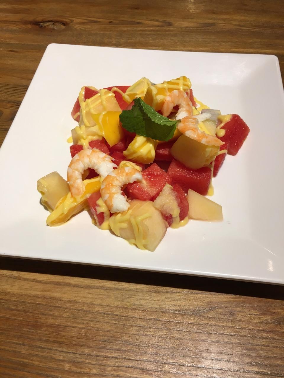 鲜虾芒果沙拉
