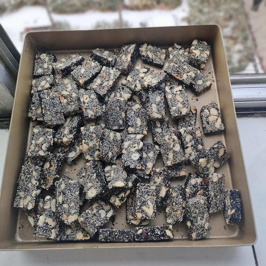 枸杞核桃花生黑芝麻片
