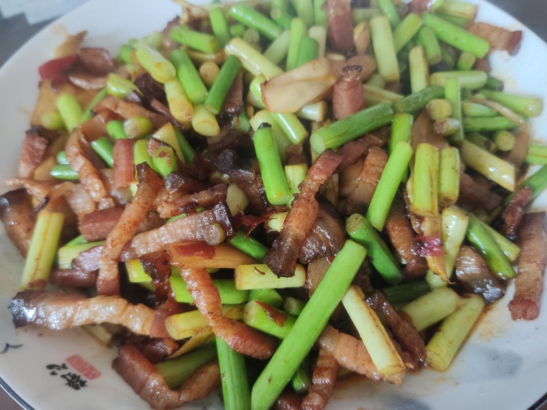 超级下饭的一道菜蒜苔炒风干腊肉