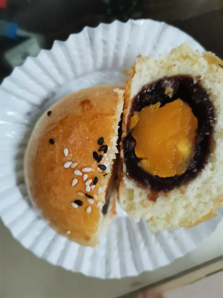 长得像蛋黄酥的椰蓉奶酥咸蛋黄面包