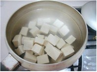 黄骨鱼焖豆腐的做法 步骤1