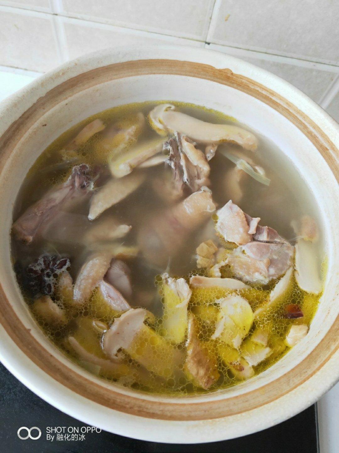 鲜松茸土鸡汤