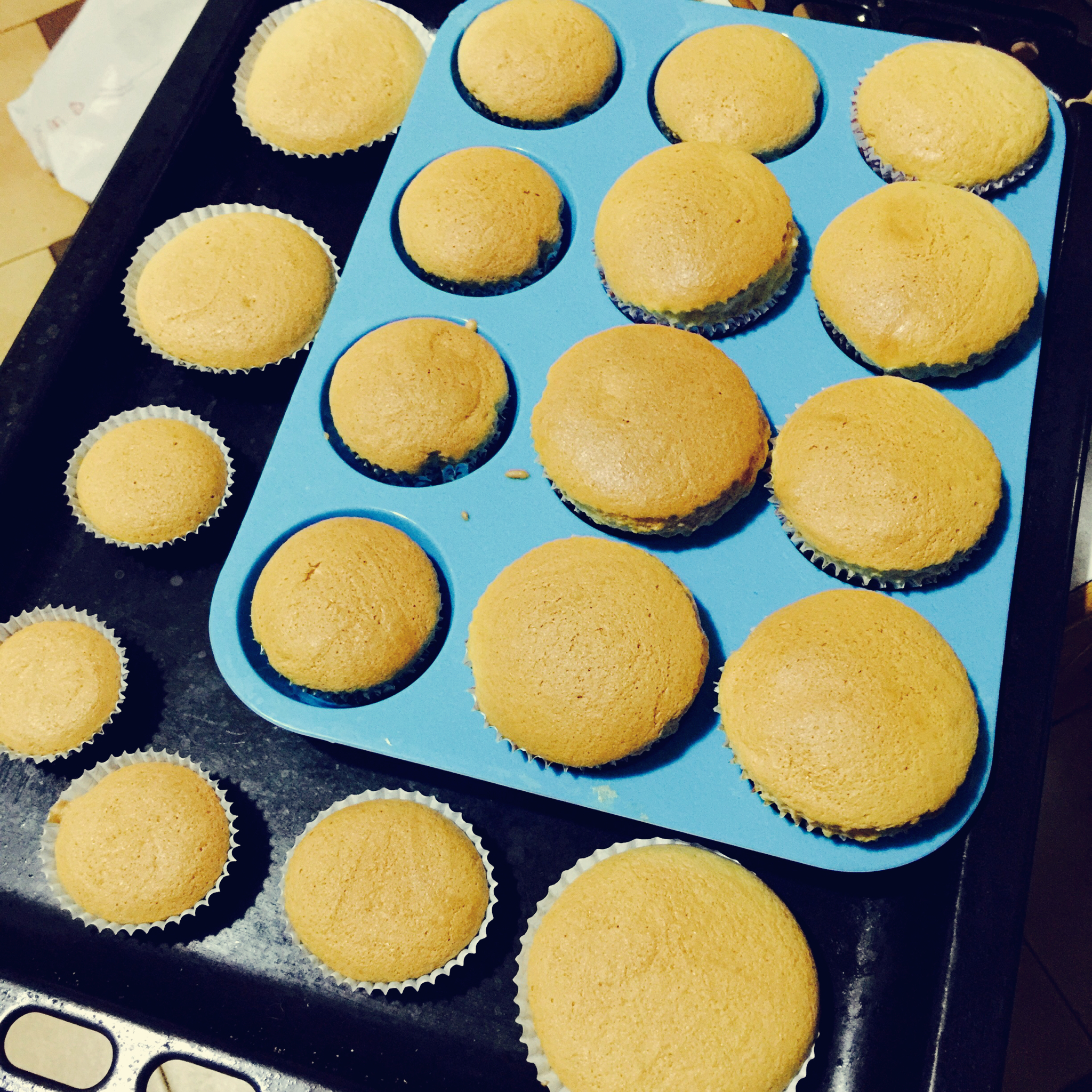 戚风杯子蛋糕^_^不开裂不回缩喔～