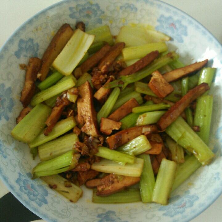 芹菜炒香干