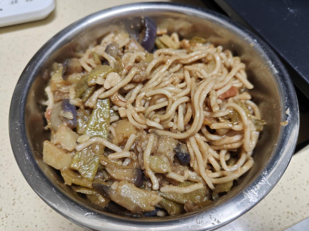 茄子土豆豆角焖面