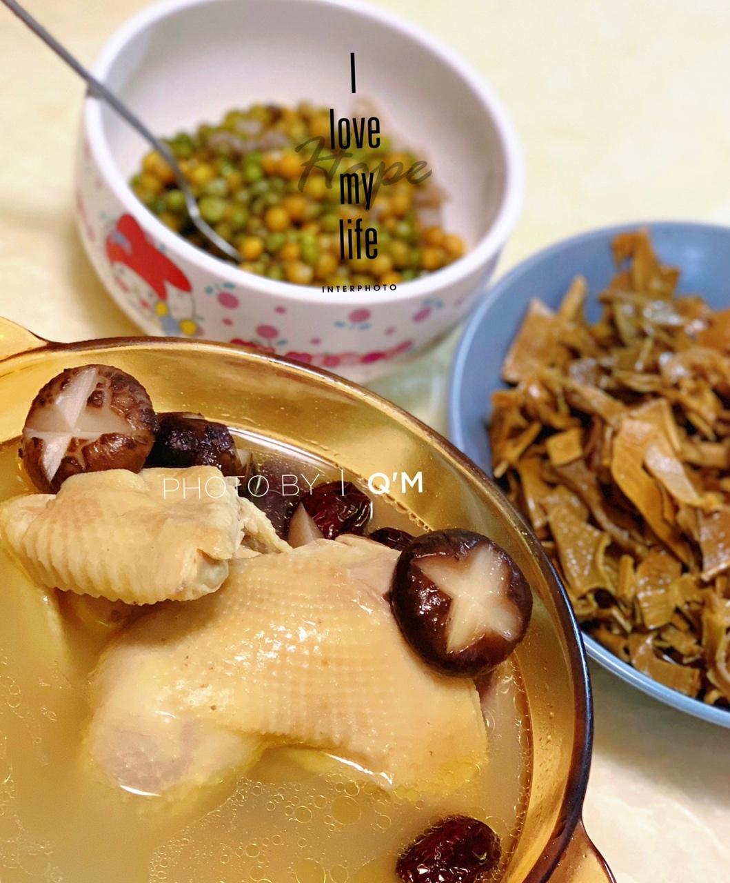花胶炖土鸡汤(附不腥的泡发方法)