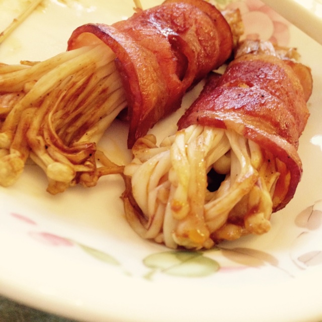 九月的黄金炒饭最好吃做的香烤培根金针菇