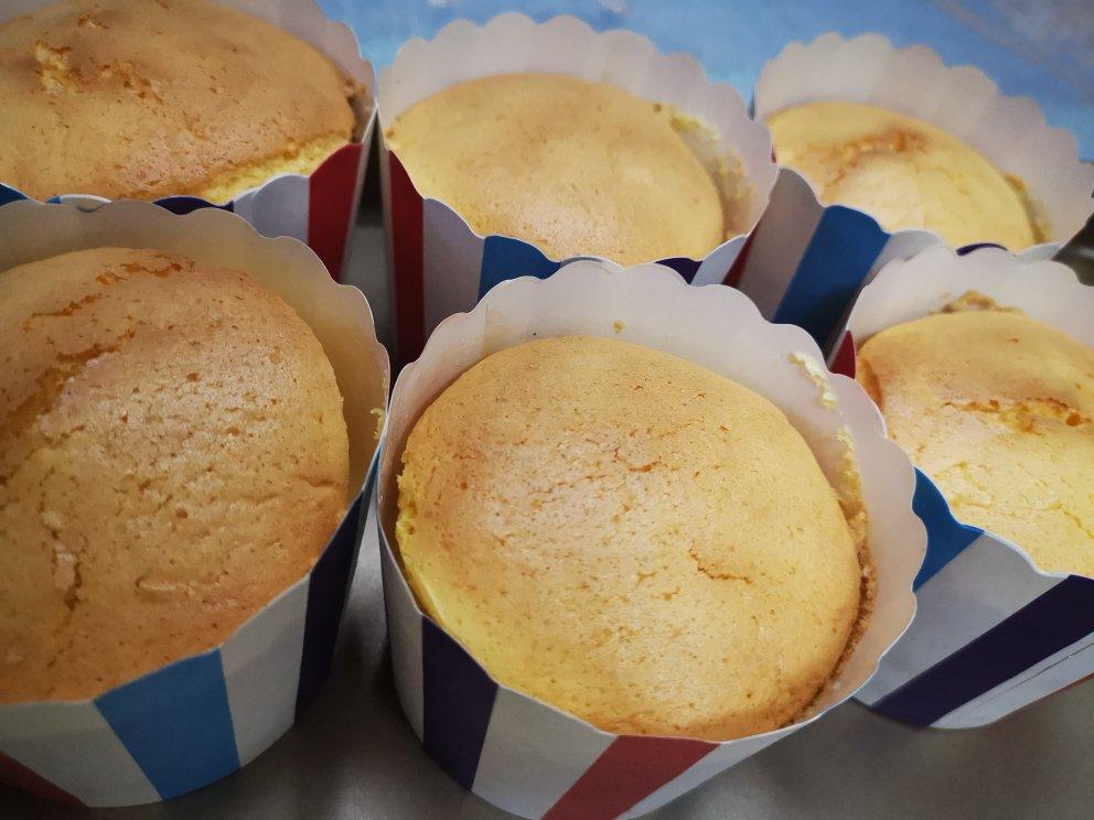 原味海绵纸杯蛋糕（非常适合裱花、盖糖皮的cupcake方子）