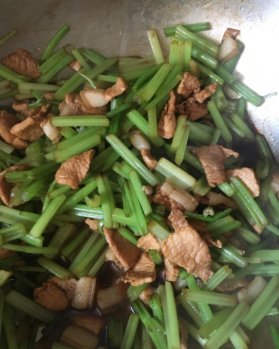 芹菜炒肉