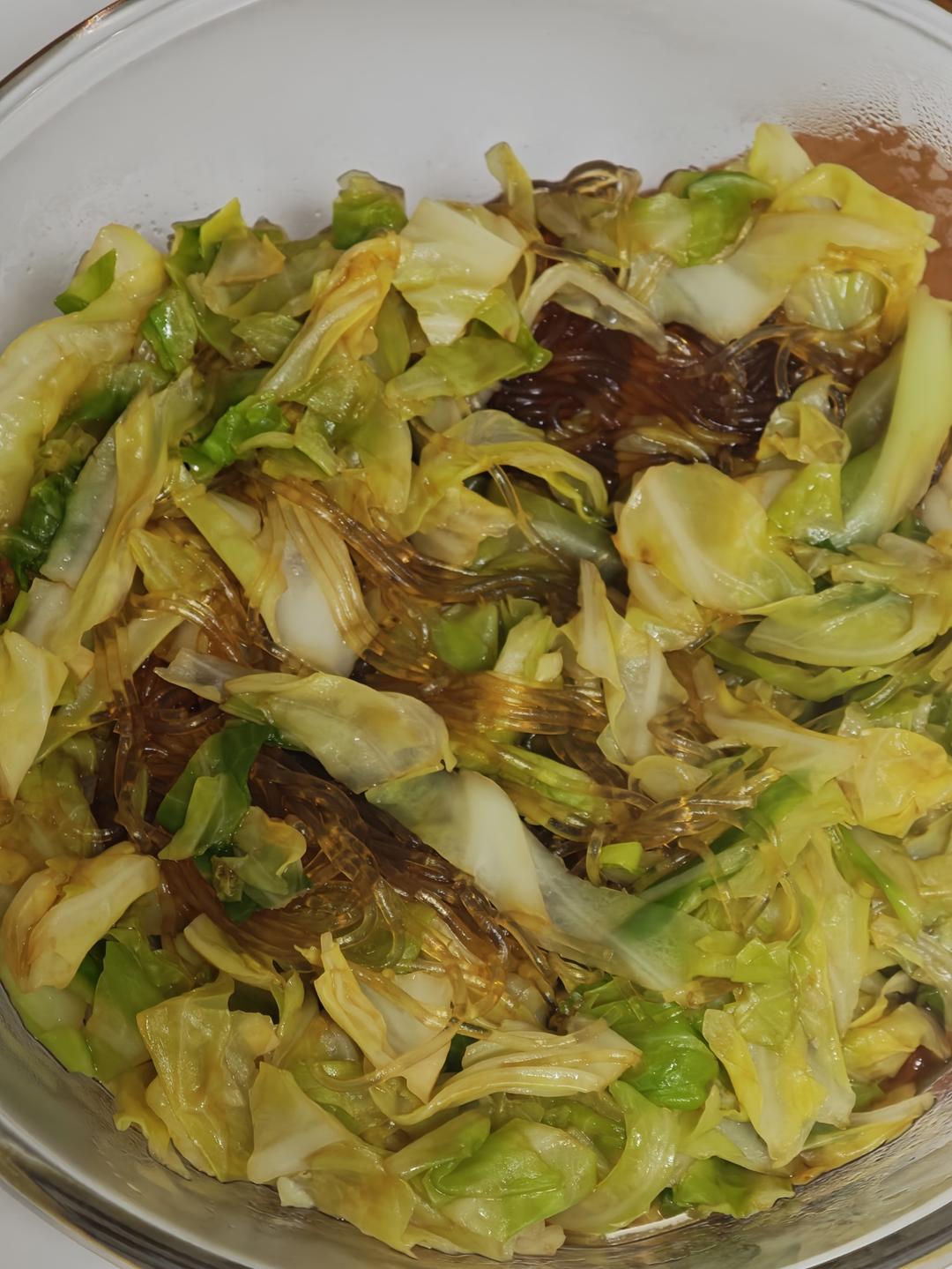 最近爱吃粉丝粉条～包菜炒粉丝