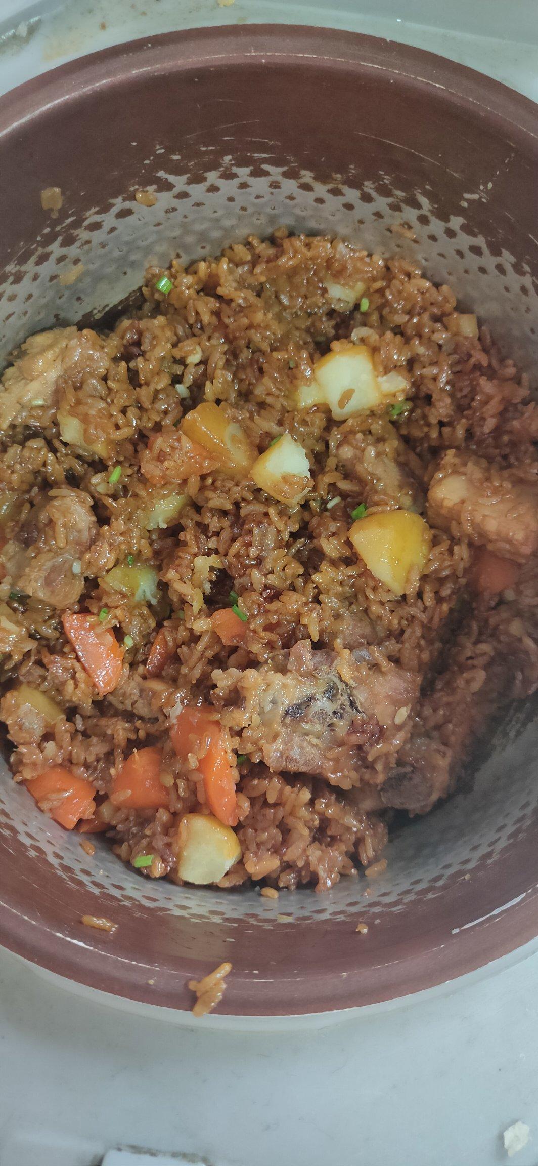 【排骨焖饭】